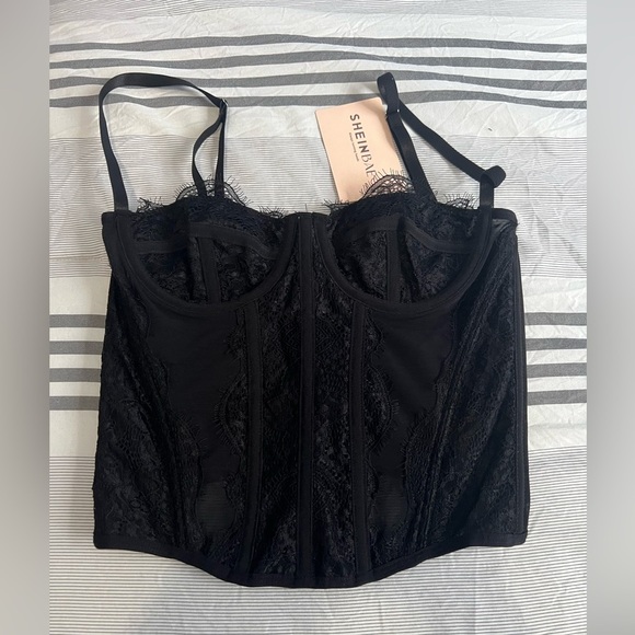 SHEIN x Carly Lawrence SHEIN BAE Lace Trim Bustier Cami Top - Picture 6 of 9